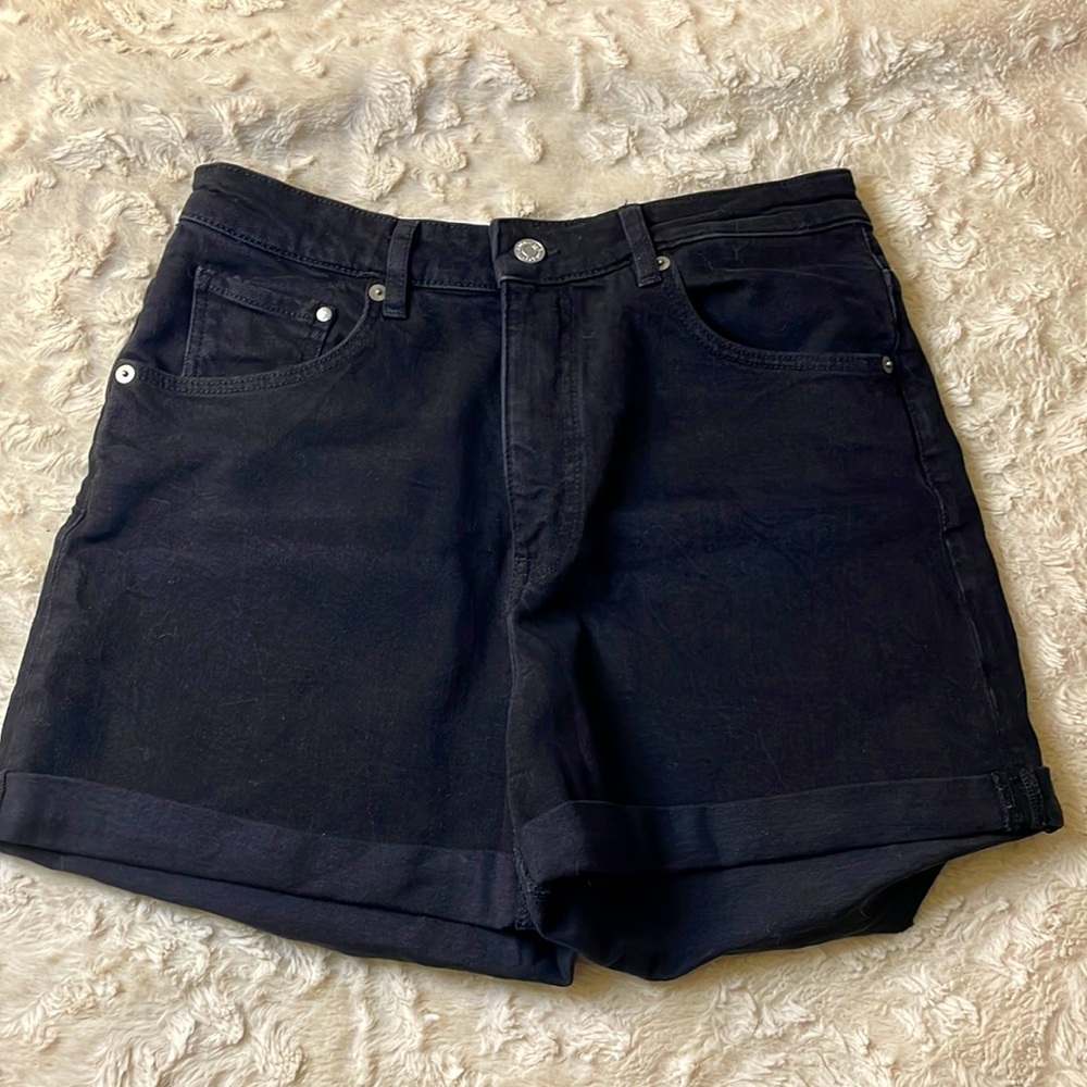 H&M. High waist Mom Denim shorts.